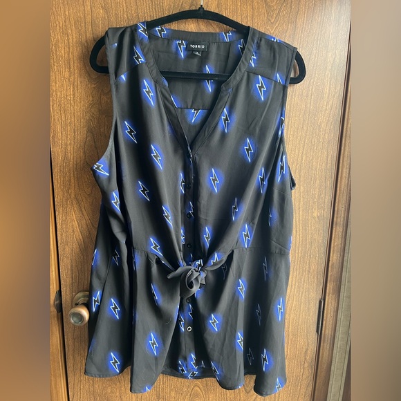 Torrid Peplum Georgette Button-Front Tie-Front Blouse black & blue size 2 - Picture 9 of 9